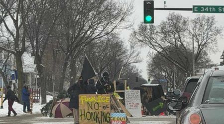 Fact Check: Did anti-ICE protesters set up illegal checkpoint to ID agents?