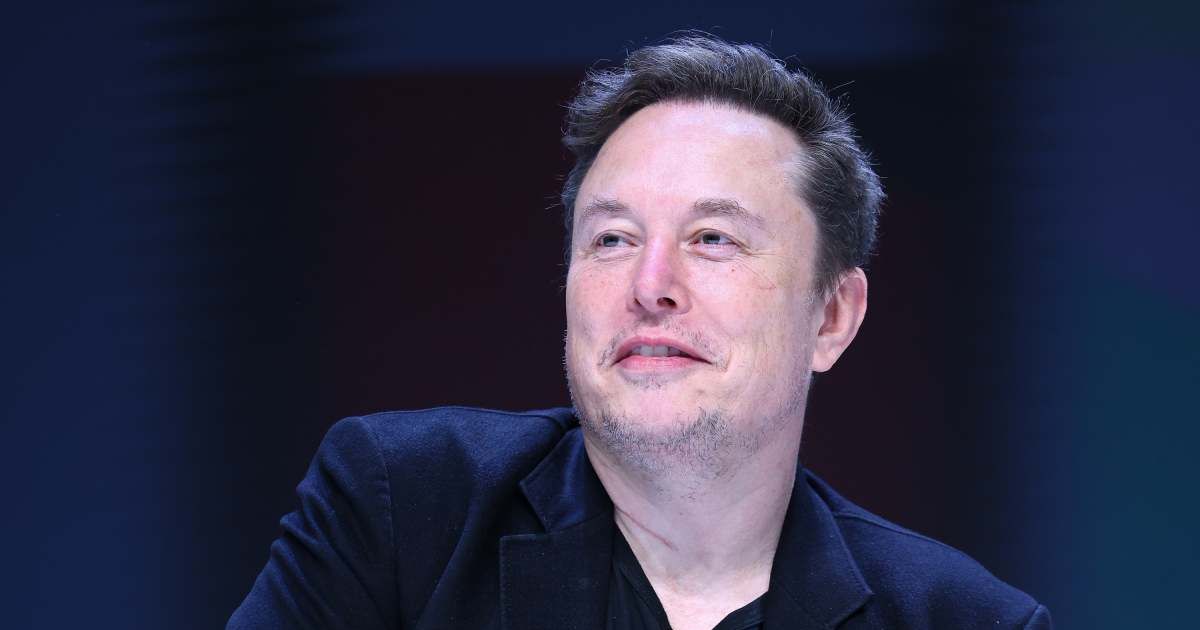 Many X accounts claimed that Elon Musk's SpaceX delays Mars plans to focus on the Moon landing by March 2027 (Marc Piasecki/Getty Images)