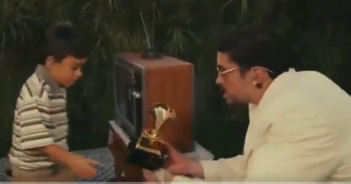 Online rumor claimed Bad Bunny gave his Grammy to 5-year-old Liam Ramos who was detained by ICE (@HQNewsNow/X)