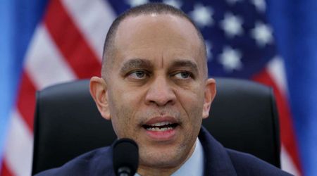 Hakeem Jeffries unleashes 'war' on GOP maps ahead of midterms: 'We're going to finish it'