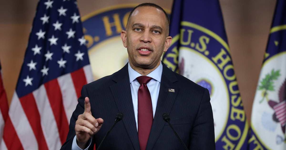 Jeffries faults GOP for targeting FEMA and TSA while refusing to overhaul ICE (Photo by Kevin Dietsch/Getty Images)