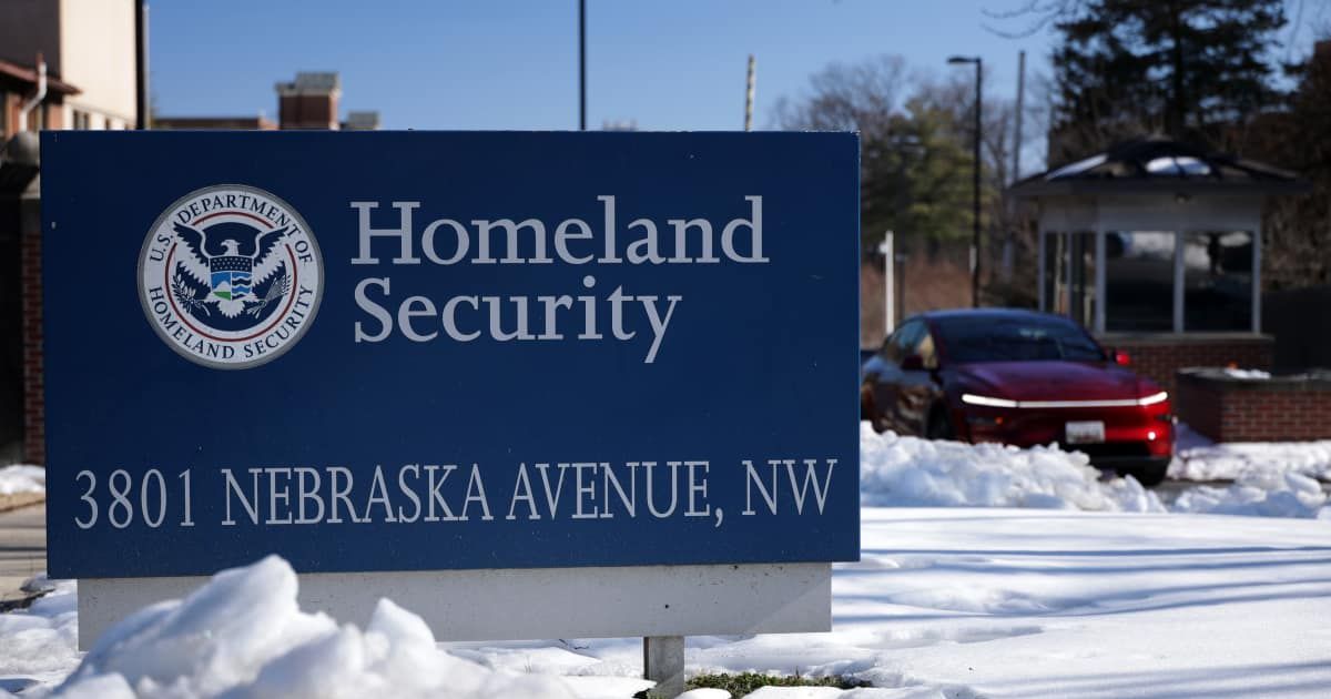 DHS funding impasse forces Secret Service agents to work unpaid during partial shutdown (Alex Wong/Getty Images)