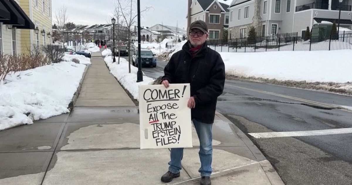 David Leedy, a Mount Kisco resident, stood outside the venue holding a sign urging lawmakers to expose all Epstein files (Credit-Associated Press)