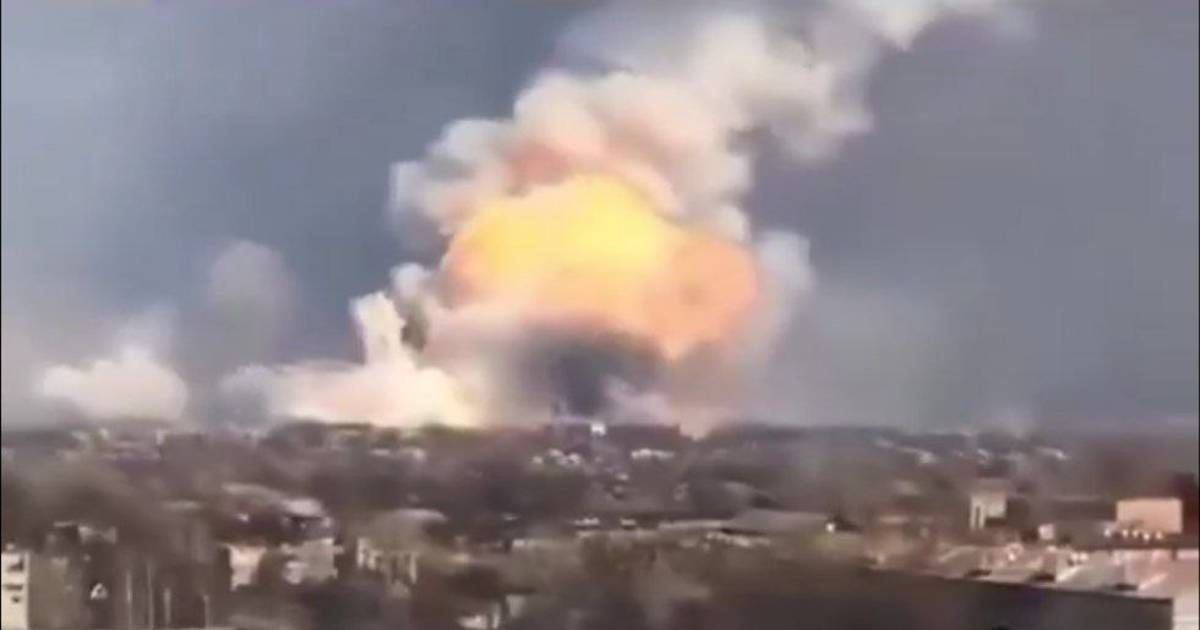 Viral video claims to show Iran bombing Israel's nuclear power plants (@Jvnior/X)