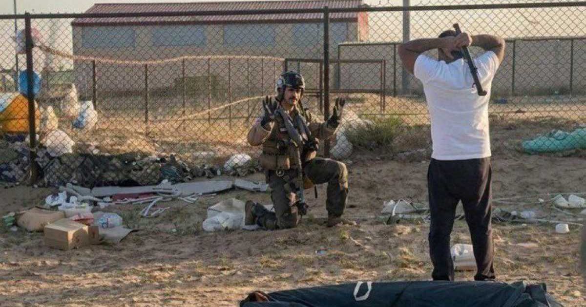 Viral image claims to show a Kuwaiti man confronting a downed US fighter pilot (@RpsAgainstTrump/X)