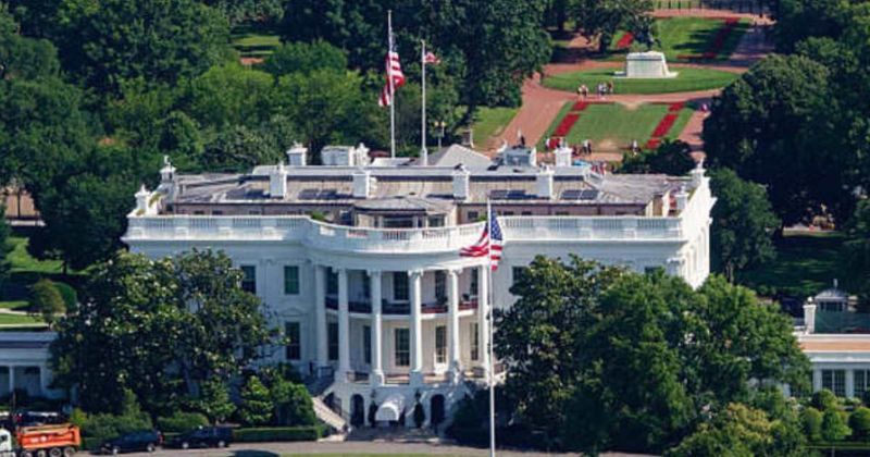 Fact Check: Did WH issue memorandum proposing installation of Carl's Jr franchise on North Lawn?