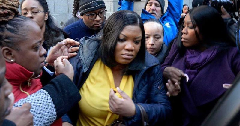 Epstein's prison guard searched his name minutes before body was discovered: DOJ