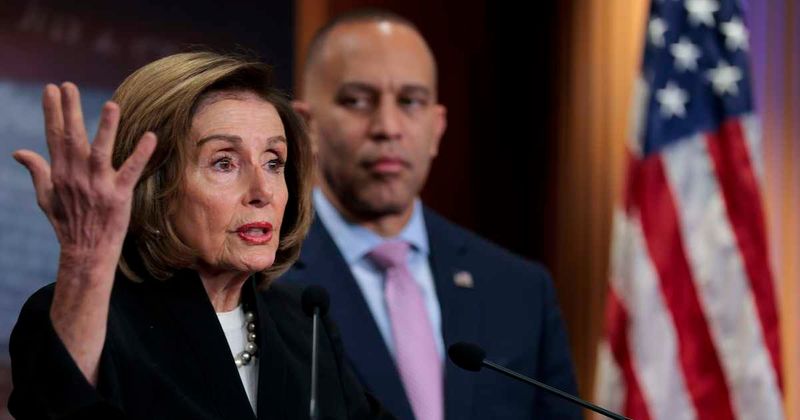 Democrats raise $2M at LA event headlined by Jeffries, Pelosi: ‘Momentum is on our side’