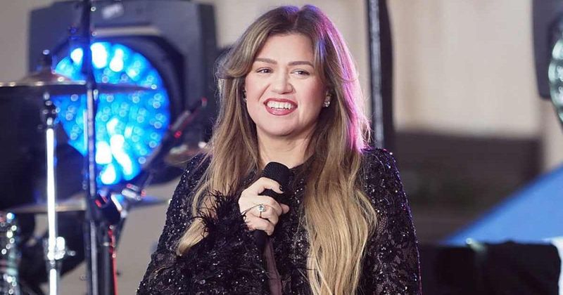 Kelly Clarkson is still waiting on that ‘American Idol’ prize nearly 25 years after winning the show