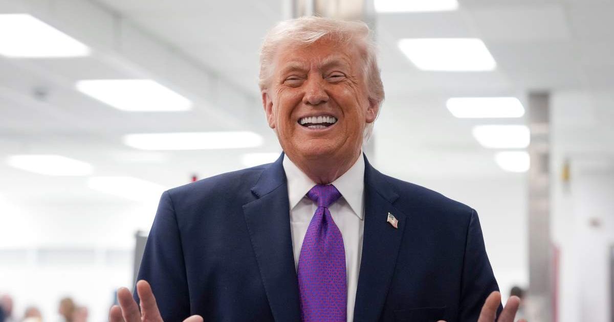 Viral posts claimed Trump requested to appear on the cover of Vogue Magazine (Andrew Harnik/Getty Images)