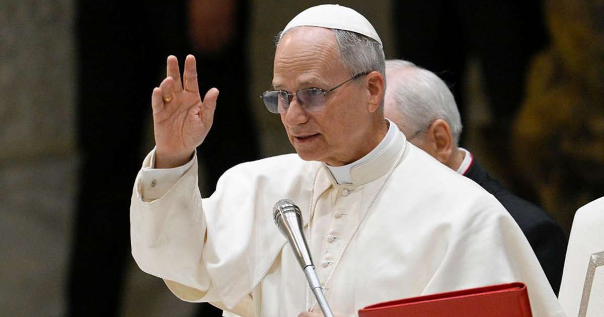 Pope Leo XIV urged journalists to focus on the human toll of armed conflict, warning that wartime reporting risks becoming propaganda if news organizations fail to verify information and prioritize the voices of victims (Getty Images) 