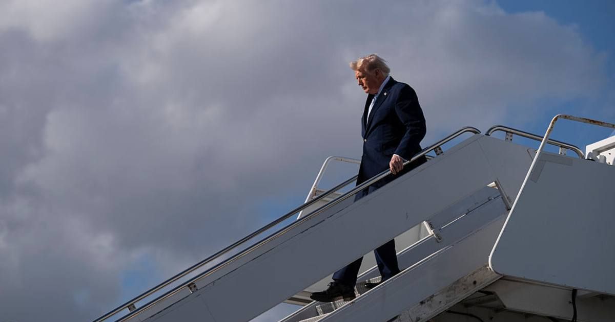 US President Donald Trump exits Air Force One after landing at Palm Beach International Airport on March 20, 2026 in Florida (Roberto Schmidt/Getty Images)