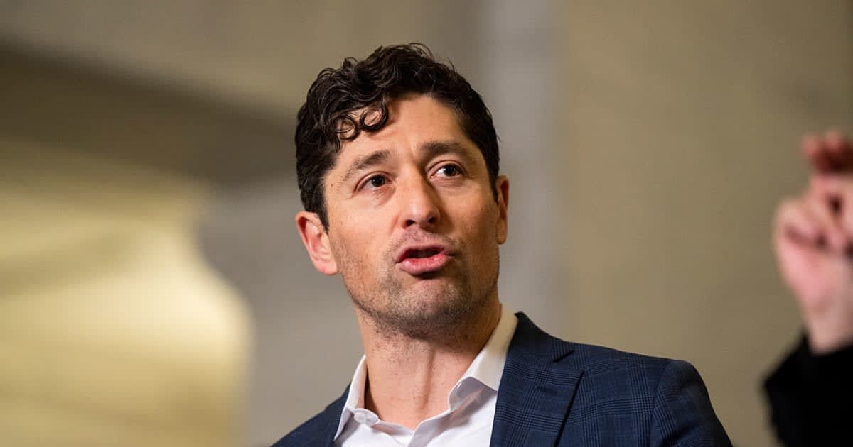 Minneapolis Mayor Jacob Frey argues Trump could hire more TSA agents despite federal hiring limits during DHS shutdown (Getty Images)