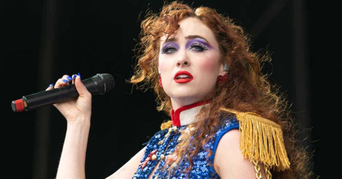 The controversy surrounding Chappell Roan and footballer Jorginho’s daughter has taken a new turn after security guard Pascal Duvier publicly addressed the incident (Dana Jacobs/WireImage)