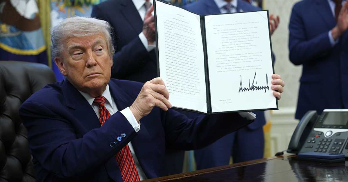 The official White House app promises a ‘no filter’ news experience, but early users encountered server errors and empty tabs (Photo by Win McNamee/Getty Images)