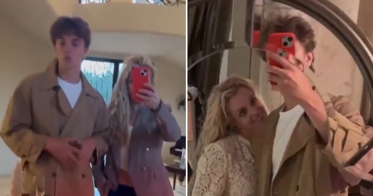 Britney Spears and her teen son Jayden Federline pose in front of a mirror weeks after the singer's DUI arrest (Britney Spears/Instagram)