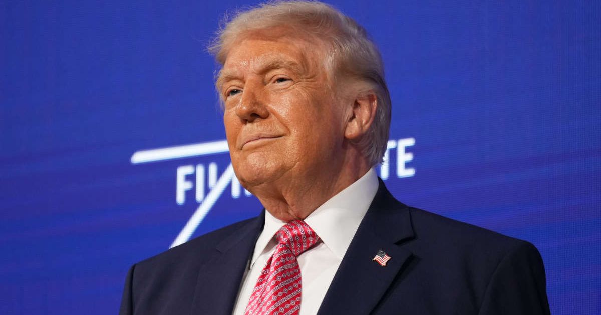 President Donald Trump ordered that Transportation Security Administration (TSA) agents be paid using existing Department of Homeland Security funds (AP Photo/Mark Schiefelbein)