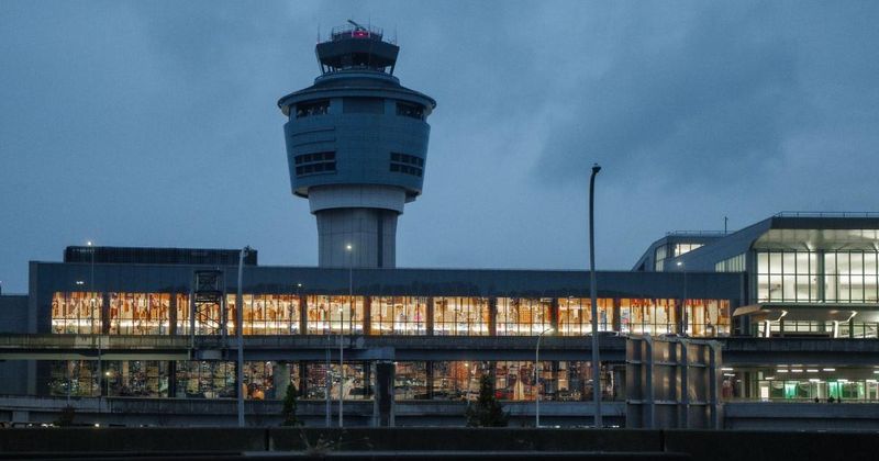 'Wrong tower!' Republic Airways pilots accidentally contact JFK tower while landing at LaGuardia
