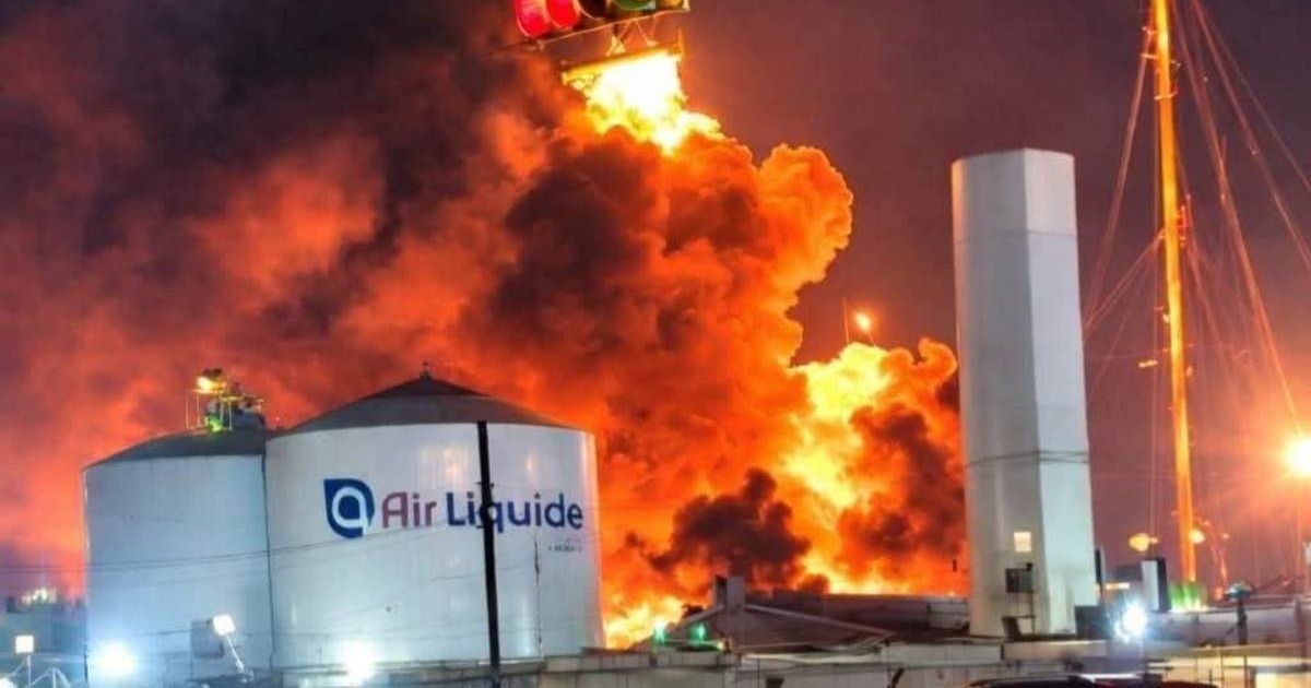 A viral photo claims to show Los Angeles under attack by Iran (Lukman Aceh/Facebook)