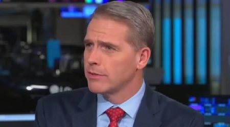 Jennings slams CNN for lending credibility to Alex Jones and Tucker Carlson's criticism of Trump