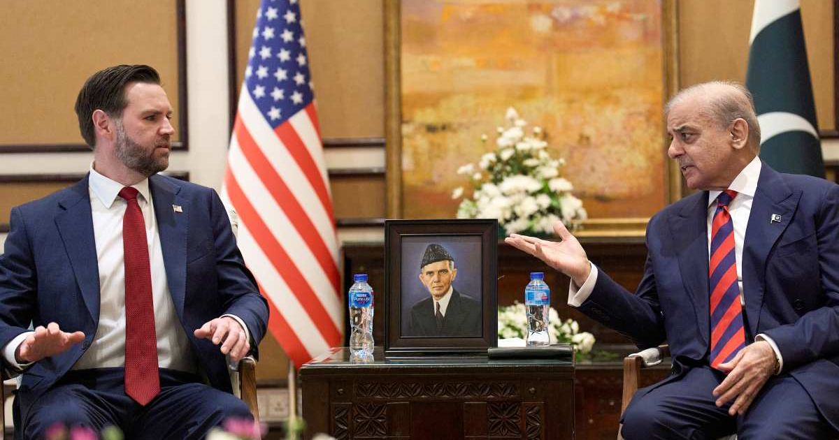 With talks stretching past midnight, US and Iranian delegations remain in 'serious disagreement' over technical details of the Strait of Hormuz (AP Photo/Jacquelyn Martin, Pool)