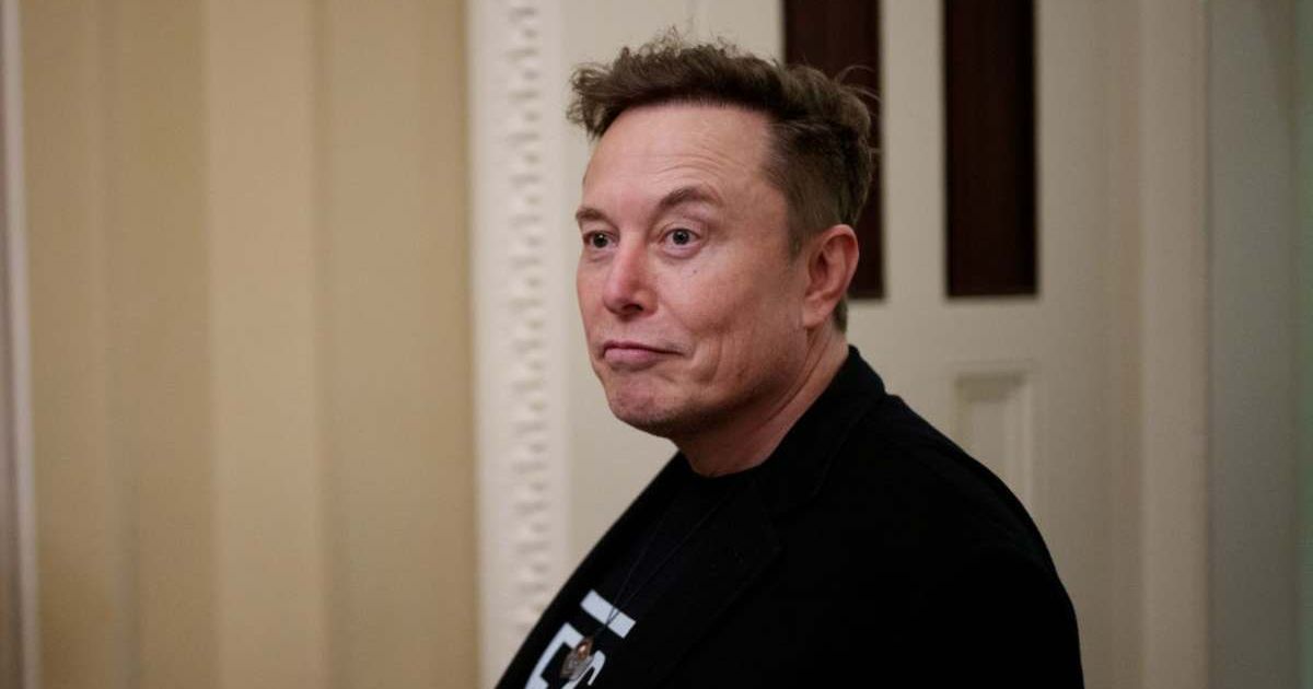 A viral post claimed Elon Musk pledged $1.5 billion for a housing initiative for homeless families, quickly gaining traction online (Andrew Harnik/Getty Images)