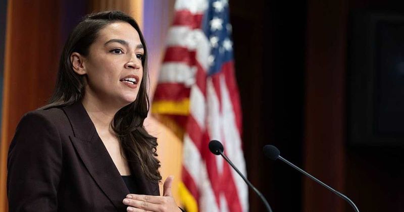AOC hits 10% in 2028 Echelon poll as Democrats back socialism, Harris and Newsom lead field
