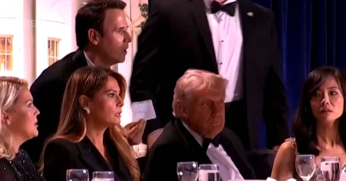 A man was reportedly seen holding up a card and sharing a note with Trump at WHCD (Screengrab/X/@OliLondonTV)