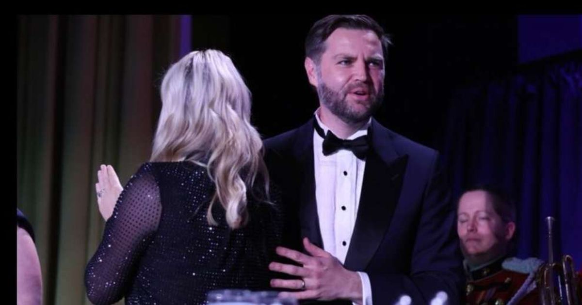 A viral post claimed the woman seen with JD Vance at WHCD was Erika Kirk, not his wife (@TheFungi669/X)