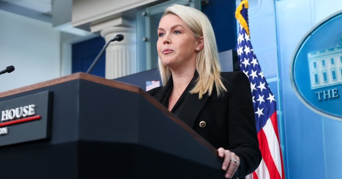 Karoline Leavitt urges an immediate end to the longest federal agency shutdown in US history after the Washington Hilton breach (Photo by Anna Moneymaker/Getty Images)