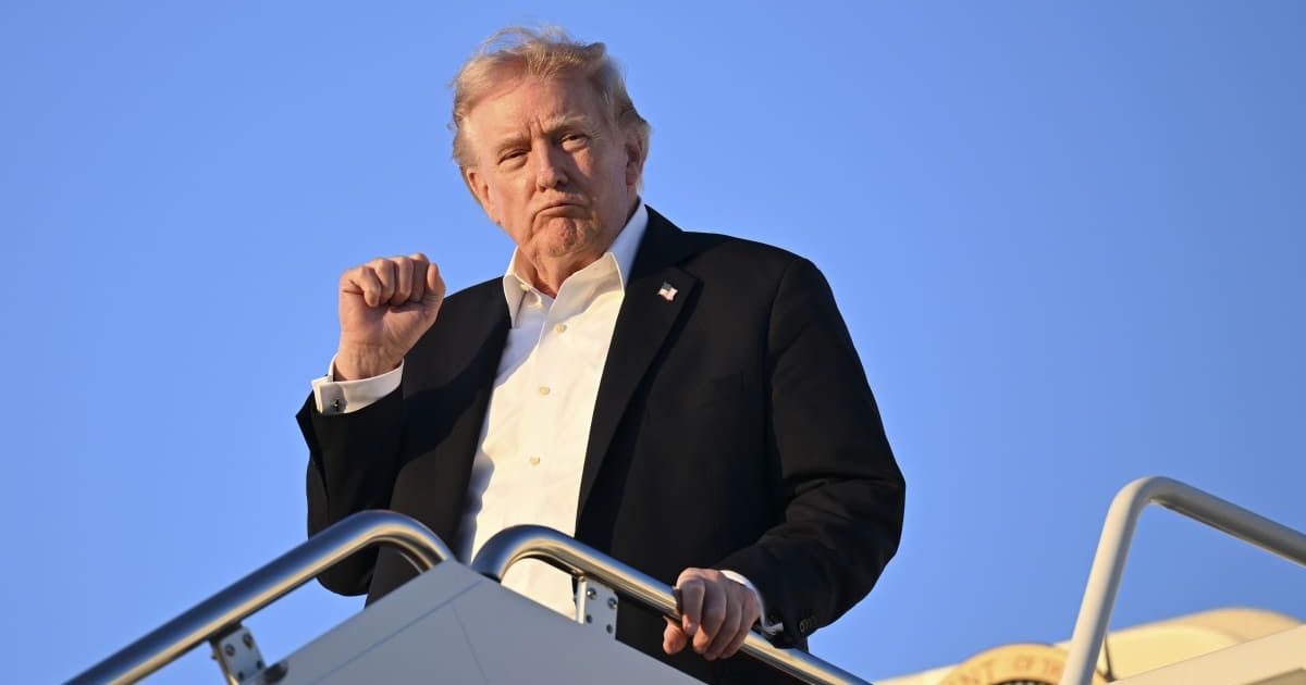 A viral screenshot claims to show a post by Donald Trump asking Americans to drive downhill to save gas (Roberto Schmidt/Getty Images)
