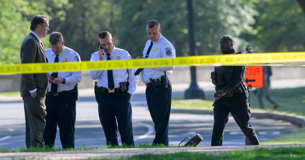 Metropolitan Police Department officers respond after a person was shot by law enforcement near the Washington Monument in Washington, Monday, May 4, 2026. (AP Photo/Rod Lamkey Jr.)