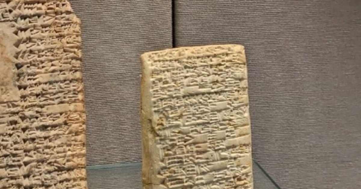 The image of ancient cuneiform tablets sparked jokes online, with users comparing them to shredded wheat and instant noodles (@partisan12/X)