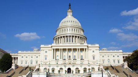 Senate advances resolution to freeze lawmaker pay during government shutdowns after delays