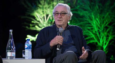 Fact Check: Did Robert De Niro pose with anti-Trump shirt while flipping off camera?