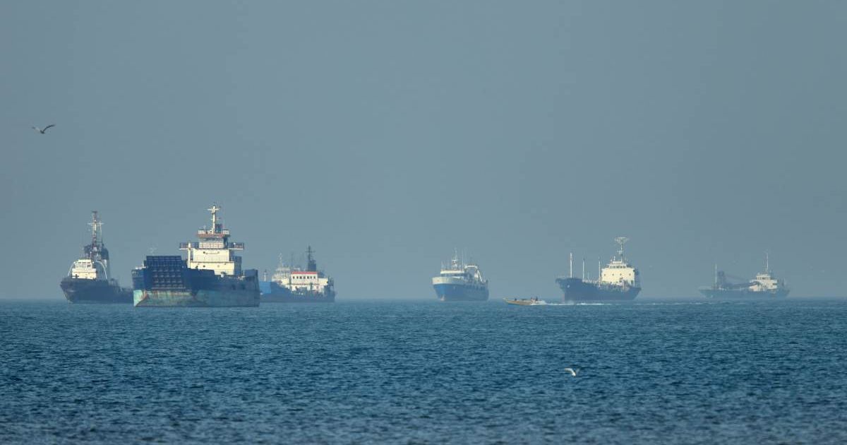 Iran, Oman in talks to secure Hormuz transit as Tehran advances new shipping control plan