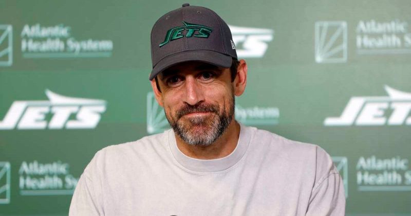 Fact Check: Did Aaron Rodgers join the Republican Party before final NFL season?