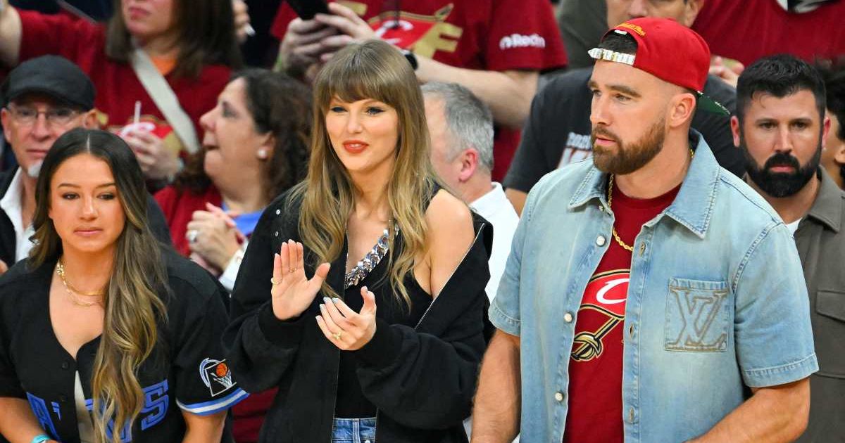 Taylor Swift and Travis Kelce attends Cleveland Cavaliers and New York Knicks game (Getty Images)