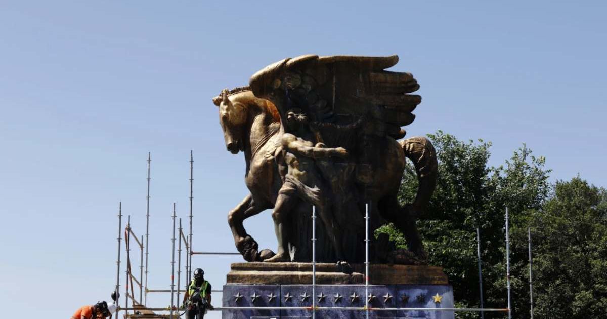 According to a report, the Trump administration is spending $5 million to coat four horse statues near the Lincoln Memorial in 23.75-karat gold leaf ahead of America's 250th anniversary (NOTUS)