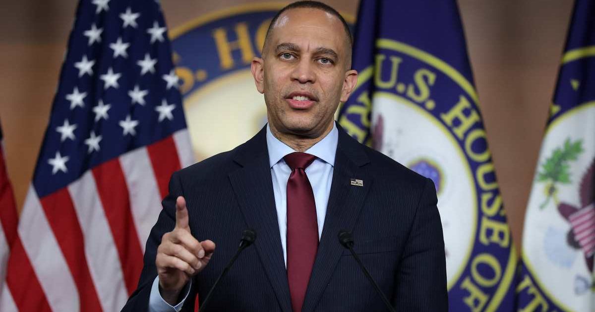 Hakeem Jeffries signals a post-midterm focus on accountability, while stopping short of backing impeachment efforts against President Trump (Photo by Kevin Dietsch/Getty Images)
