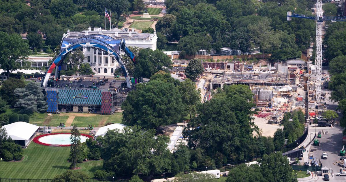 Workers continue building the cage for a future UFC fight on the White House South Lawn, Friday, June 5, 2026, in Washington, as seen from the Washington Monument (AP Photo/All