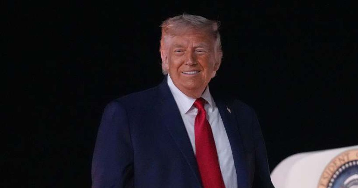 A viral screenshot claimed Donald Trump promoted cryptocurrency rewards for 2026 FIFA World Cup fans, sparking questions about its authenticity (AP Photo/Mark Schiefelbein)