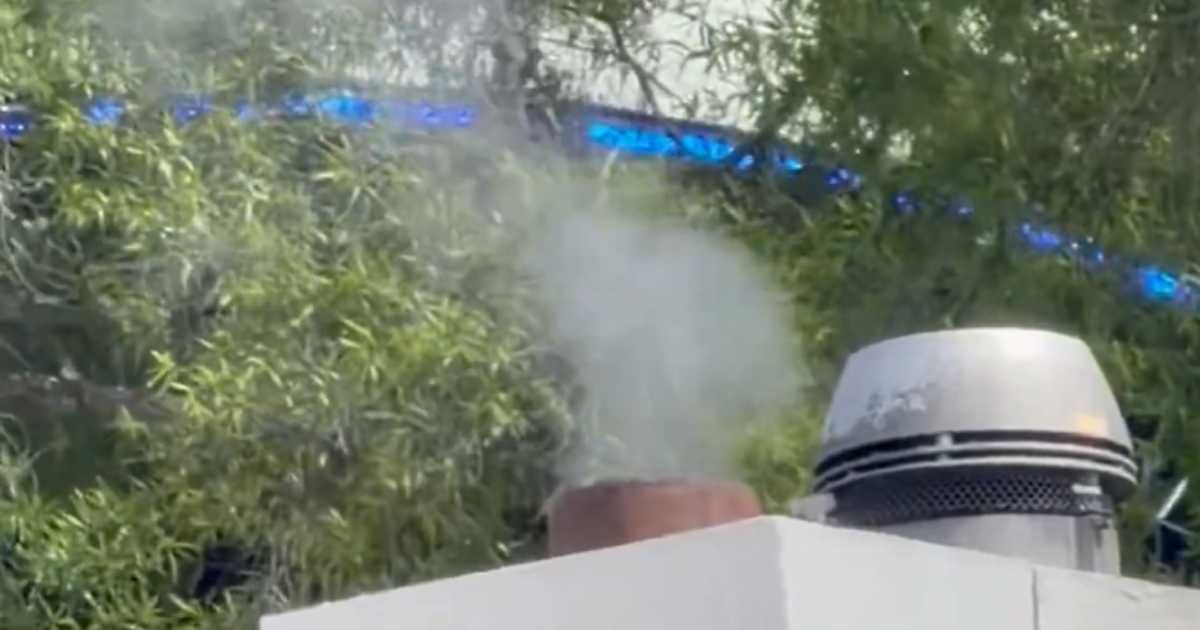 The camera zoomed in on a rooftop vent or chimney-like structure on a White House building (@bennyjohnson/X)