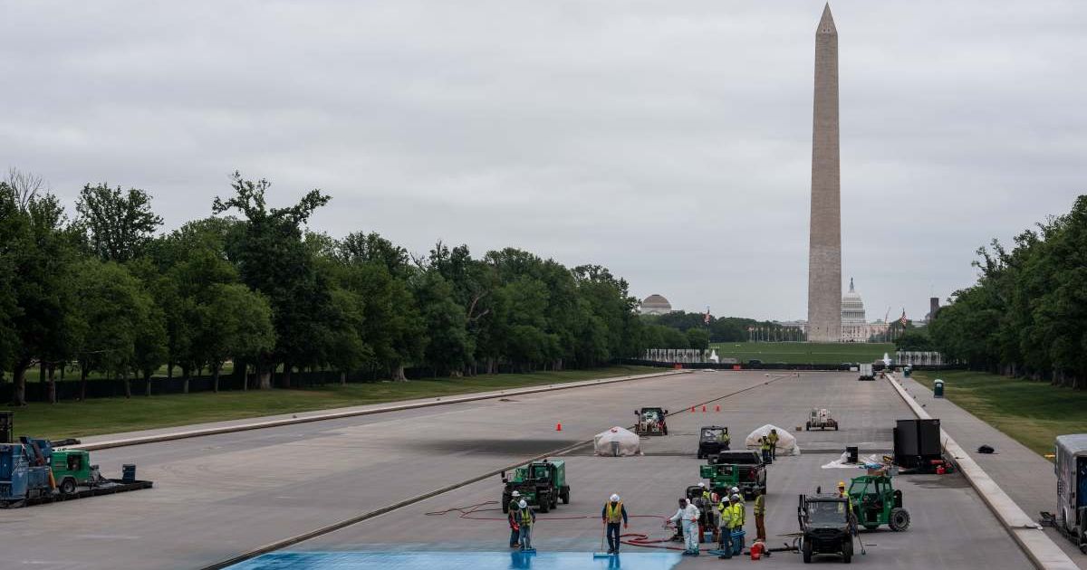 Former Olympian David Hearn, who was arrested for allegedly damaging the newly revamped Lincoln Memorial Reflecting Pool, said he was never read his Miranda rights (Andrew Leyden/Getty Images)