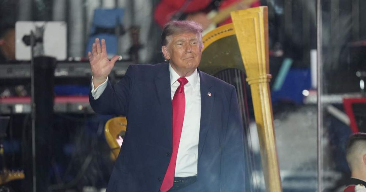 President Donald Trump used the opening event of America’s 250th anniversary celebrations to defend two high-profile projects that have faced public criticism: the renovation of the Lincoln Memorial Reflecting Pool and his proposed White House ballroom (G