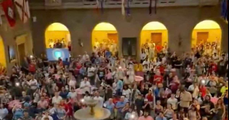 Video shows hundreds sheltering in USDA building, singing national anthem amid July 4 storm
