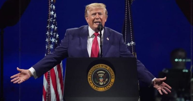 Trump hammers Democrats on Chicago shootings, drags Iran war into blistering swipe