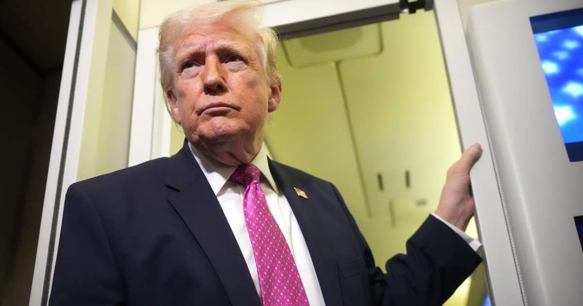 President Donald Trump speaks to reporters aboard Air Force One en route from West Palm Beach, Fla, to Joint Base Andrews, Md, Sunday, March 29, 2026 (AP Photo/Mark Schiefelbein)