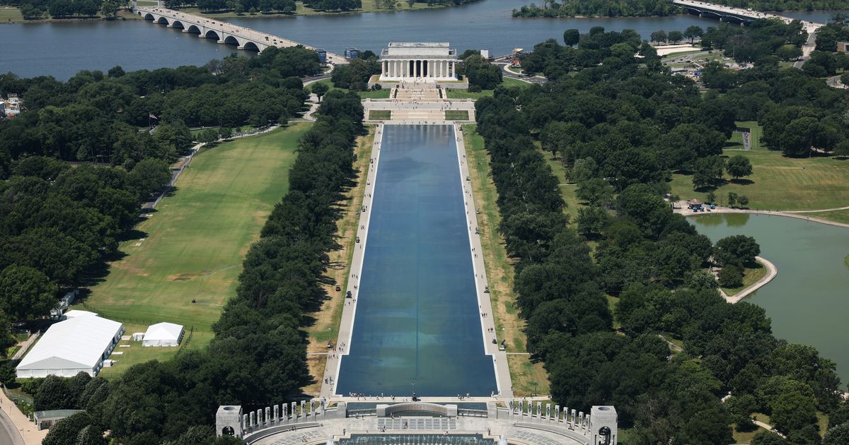 The Lincoln Memorial Reflecting Pool was drained again as officials continued work on the ongoing renovation project (Getty Images)
