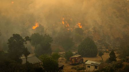 California’s 2,600-acre Summit Fire burns out of control, forcing mass evacuations